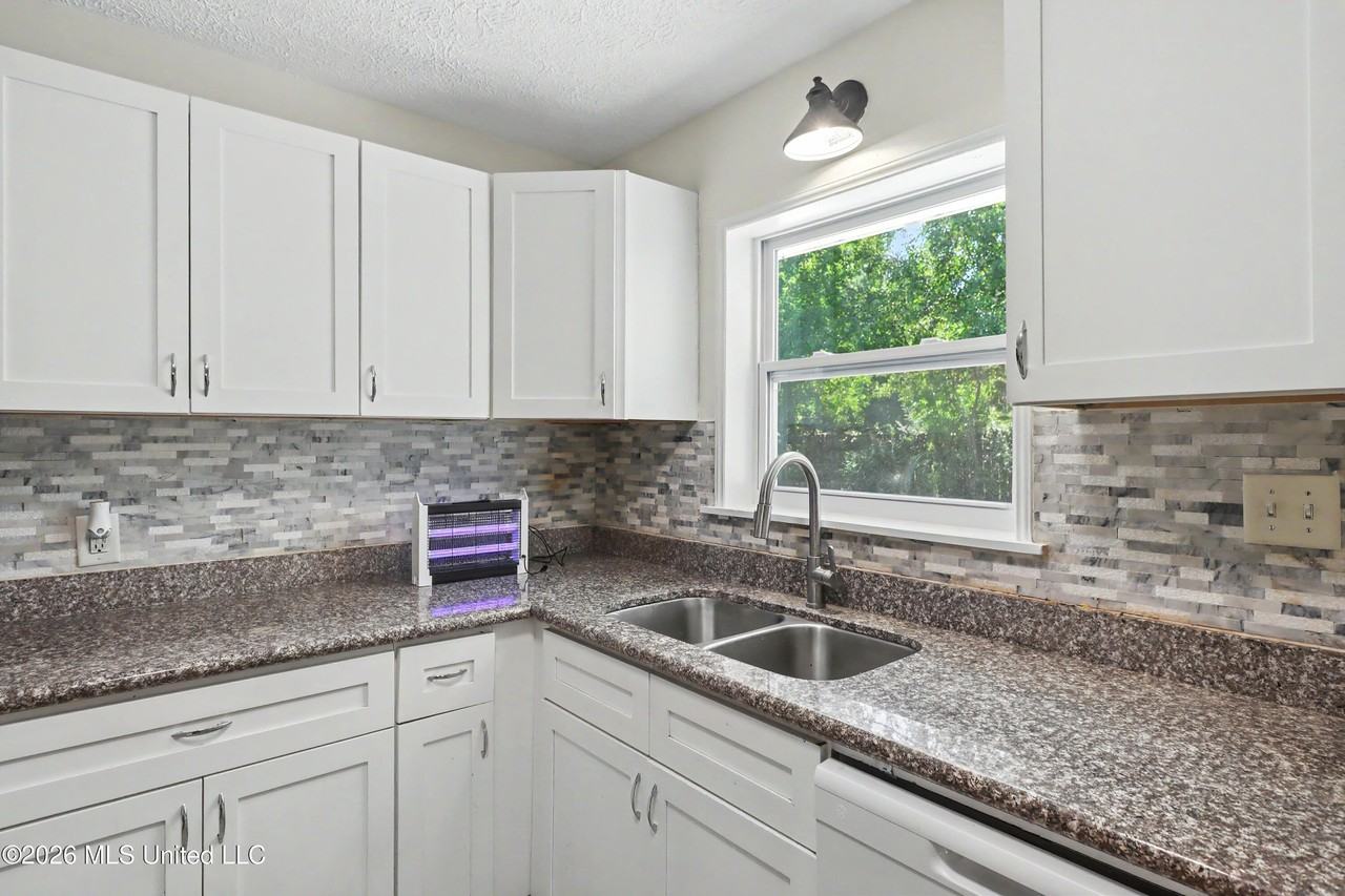 10616 Oak St - Photo 6 of 20