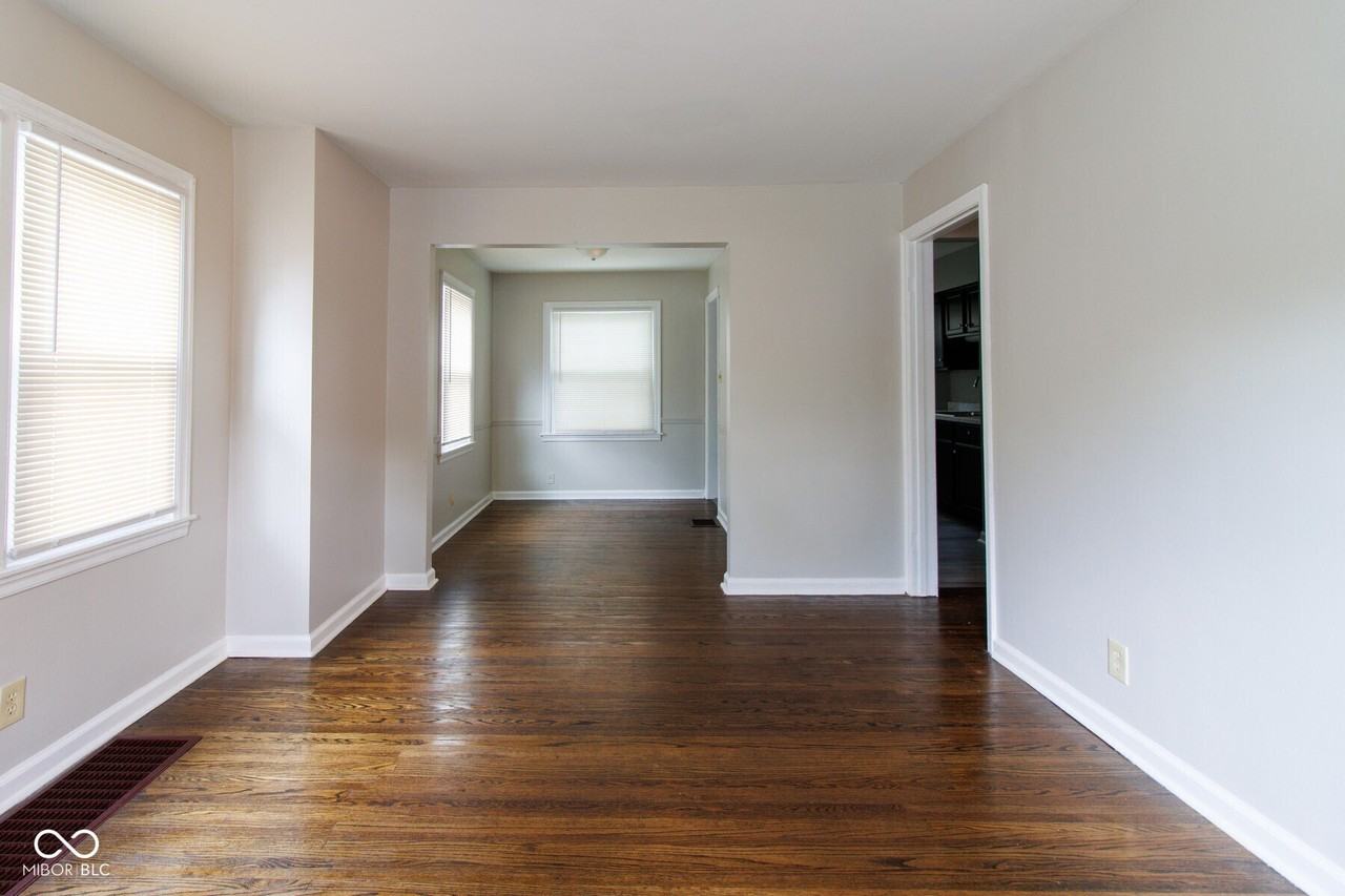 1906 Glenridge Dr - Photo 3 of 18