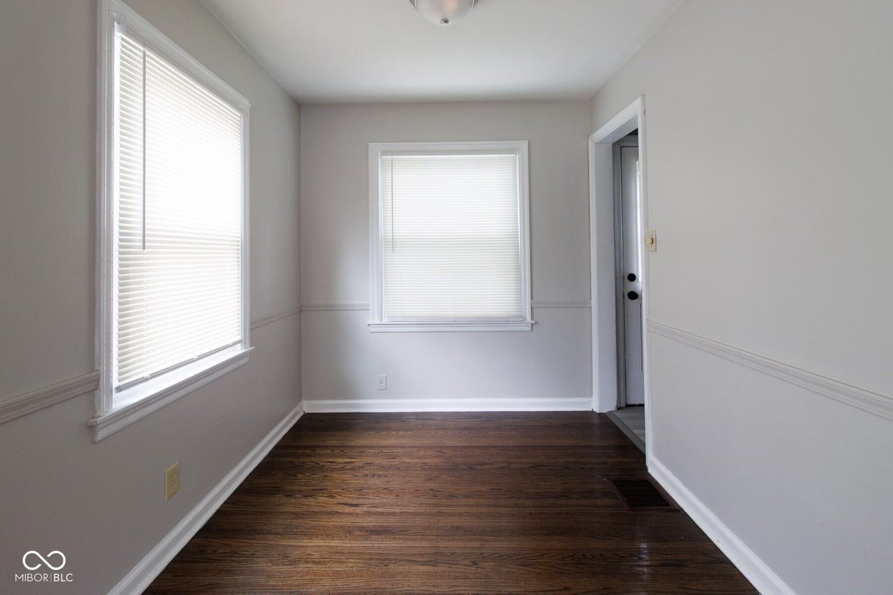 1906 Glenridge Dr - Photo 5 of 18