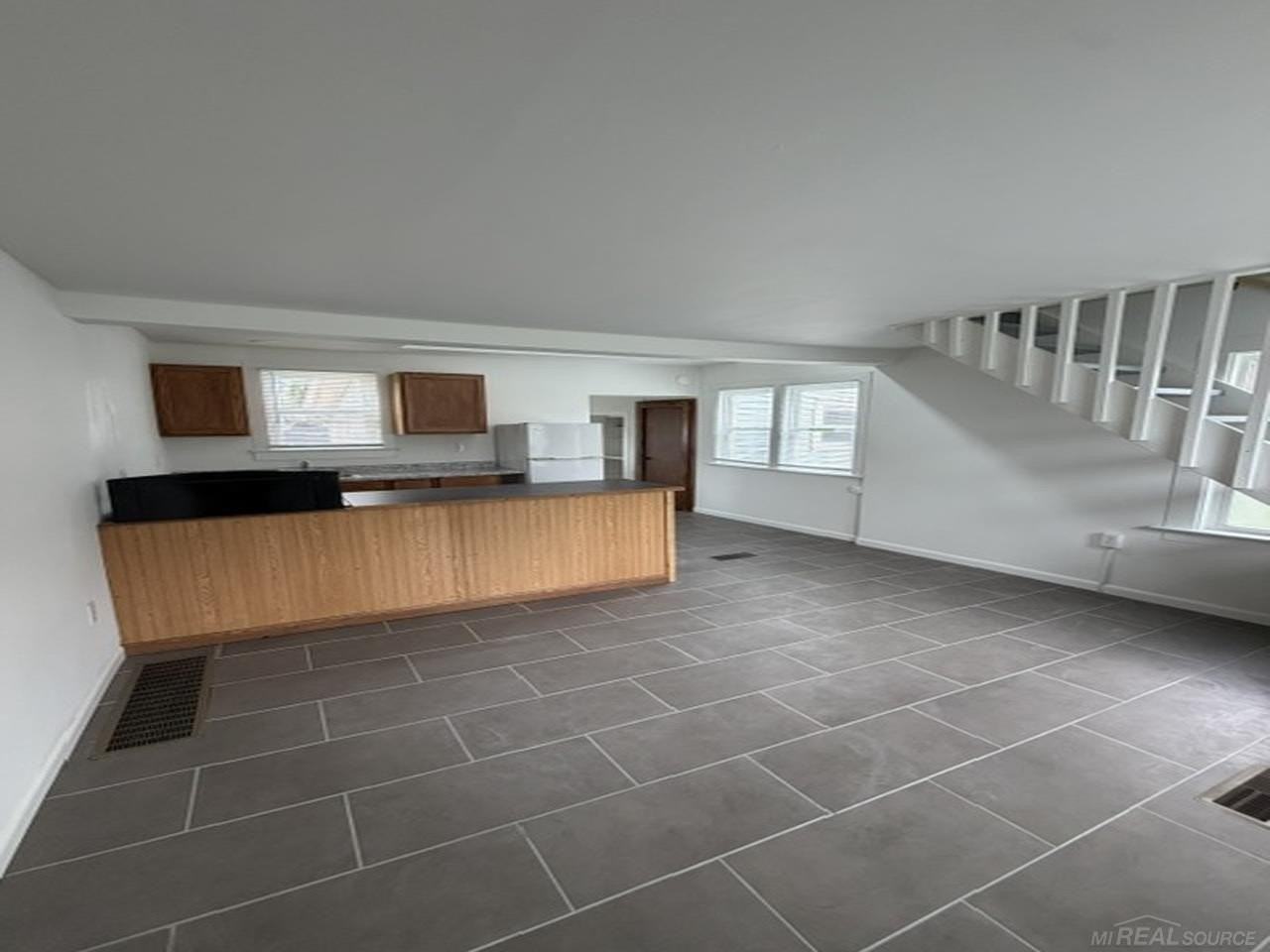 264 Cass Ave - Photo 4 of 7