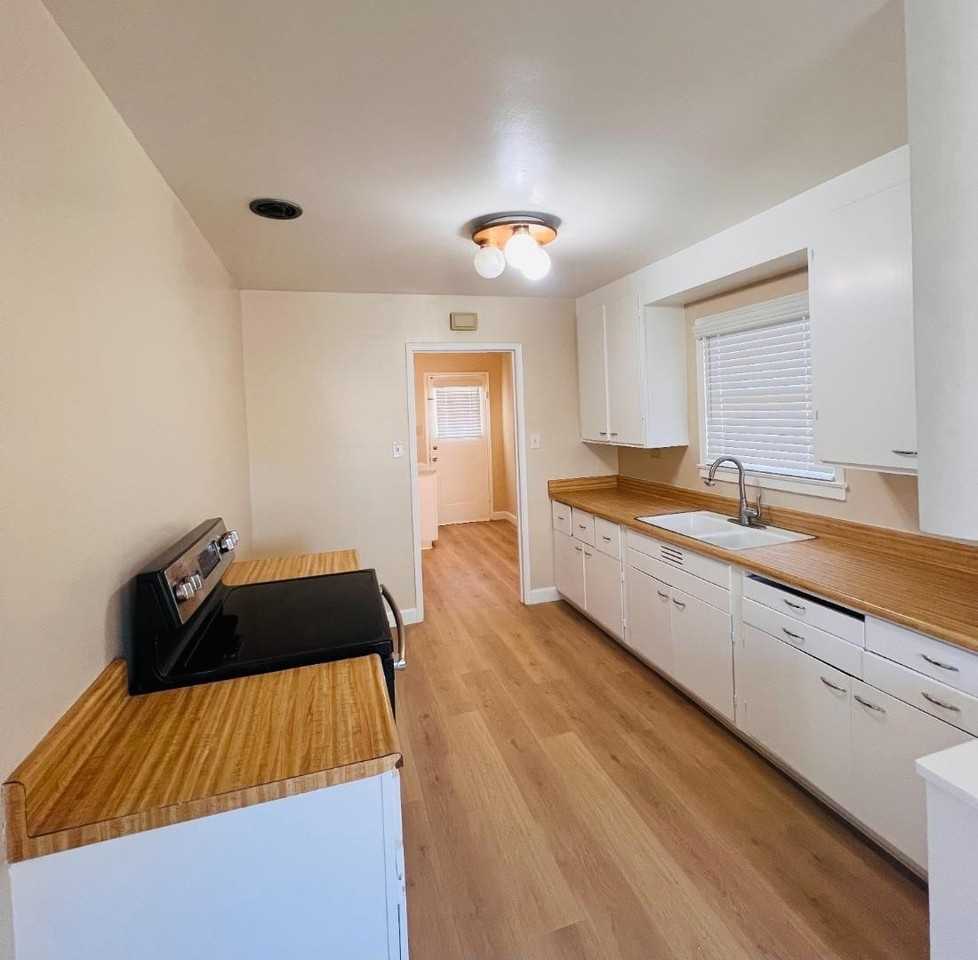244 Brooklyn Ave - Photo 4 of 9