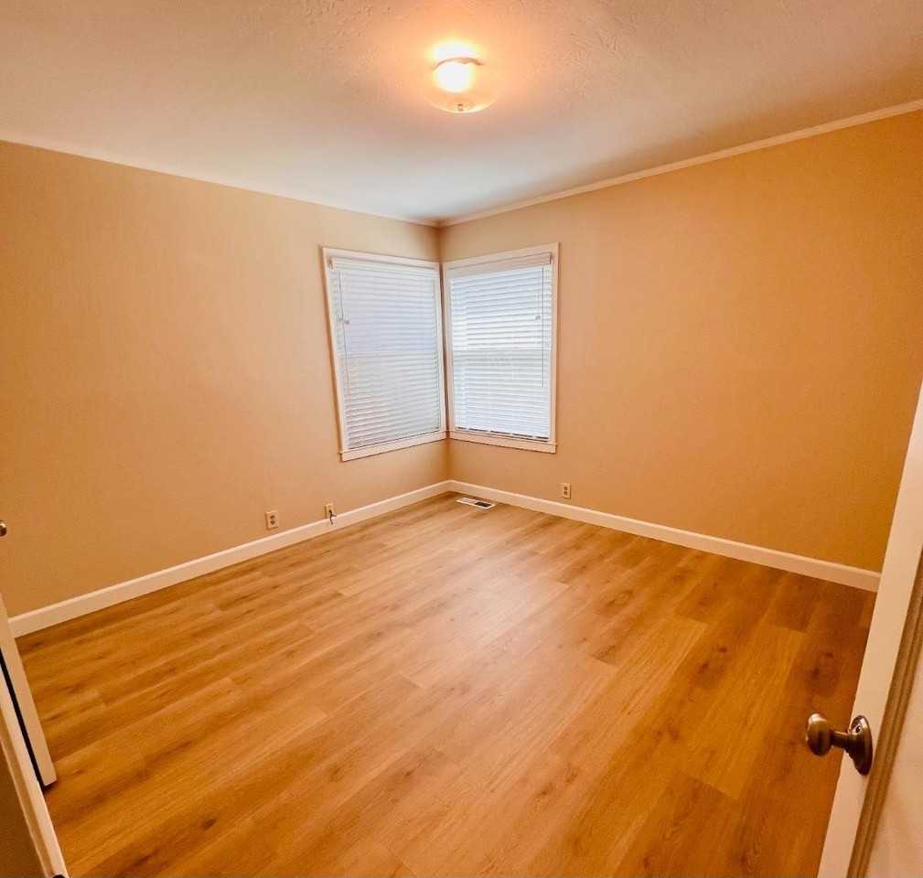 244 Brooklyn Ave - Photo 5 of 9