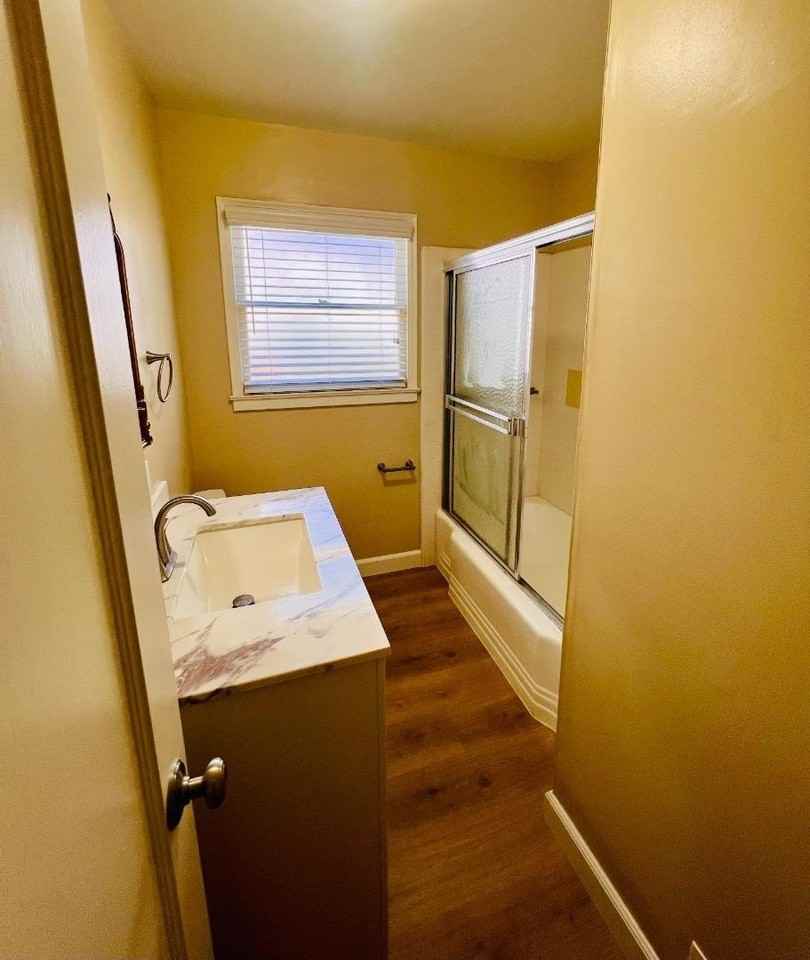 244 Brooklyn Ave - Photo 7 of 9