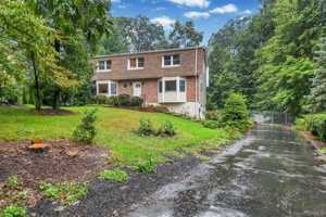 featured image of 17 Esquire Rd