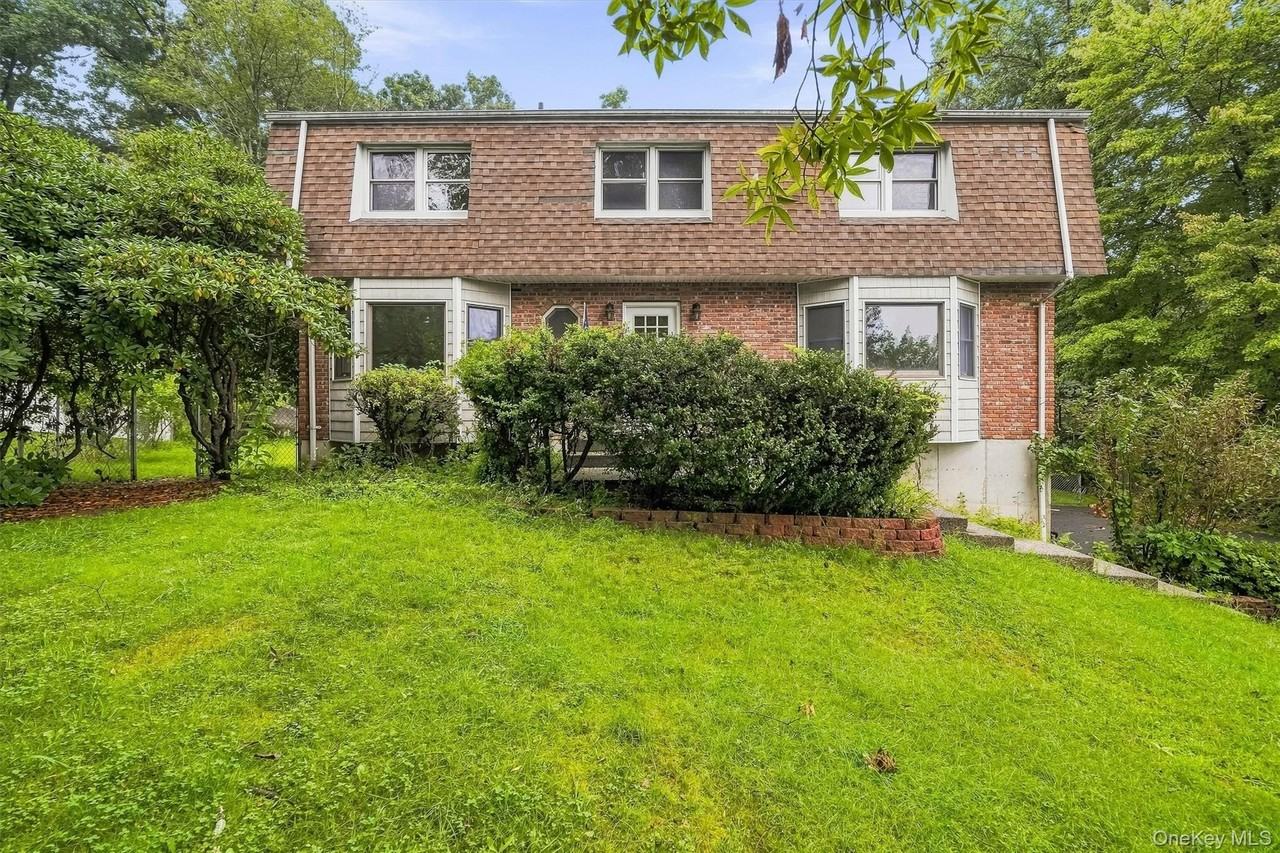 17 Esquire Rd - Photo 3 of 50