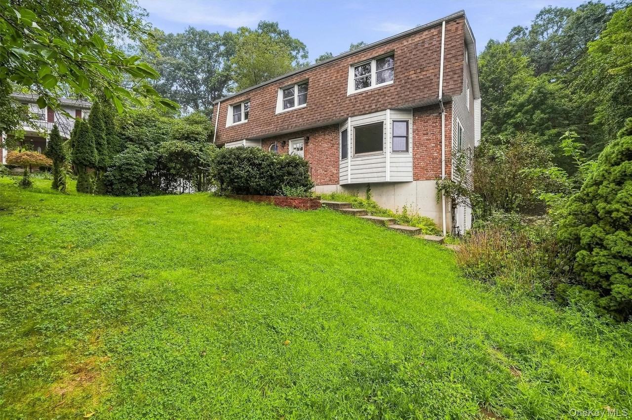17 Esquire Rd - Photo 4 of 50
