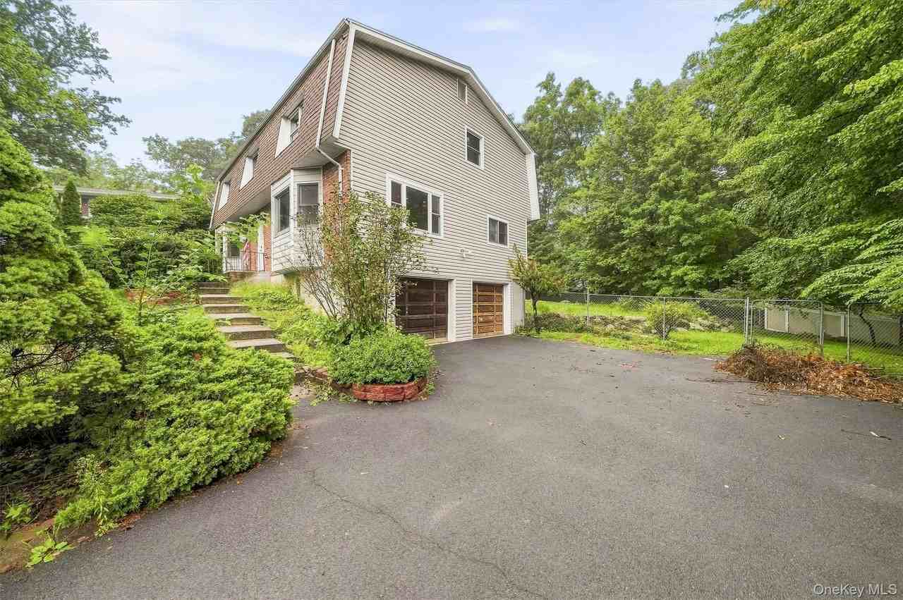 17 Esquire Rd - Photo 5 of 50
