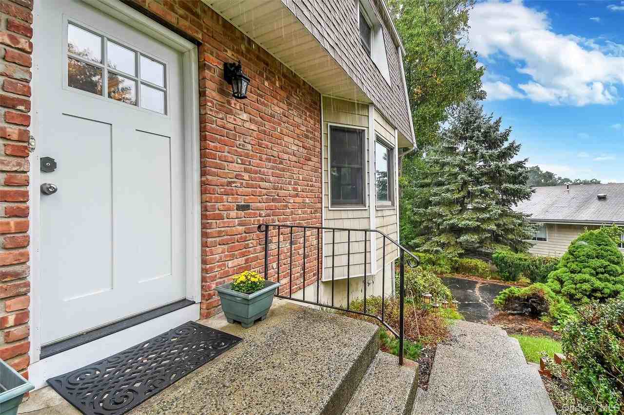 17 Esquire Rd - Photo 6 of 50