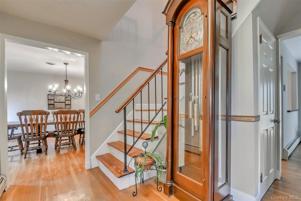 17 Esquire Rd - Photo 7 of 50