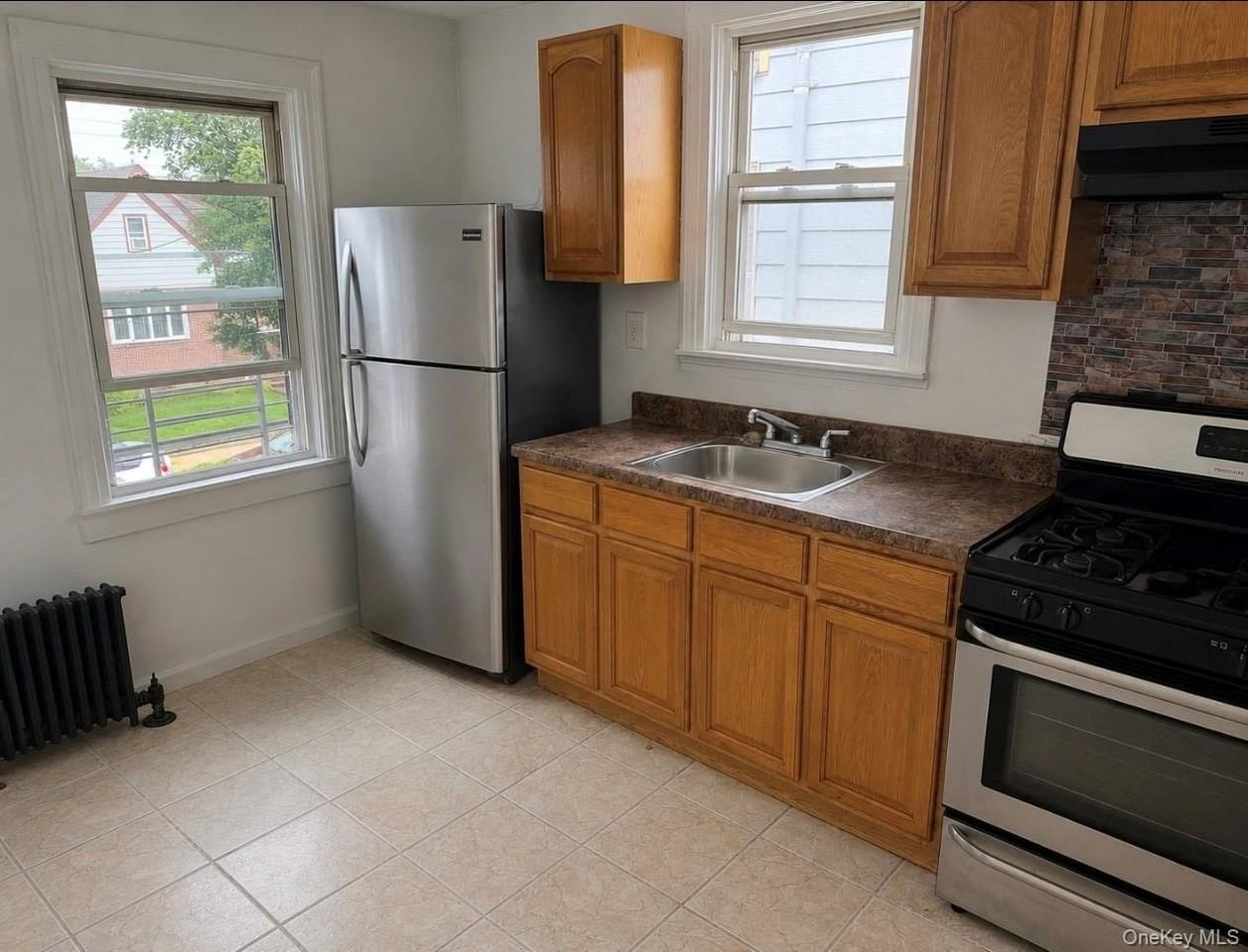 22823 Mentone Ave - Photo 3 of 8