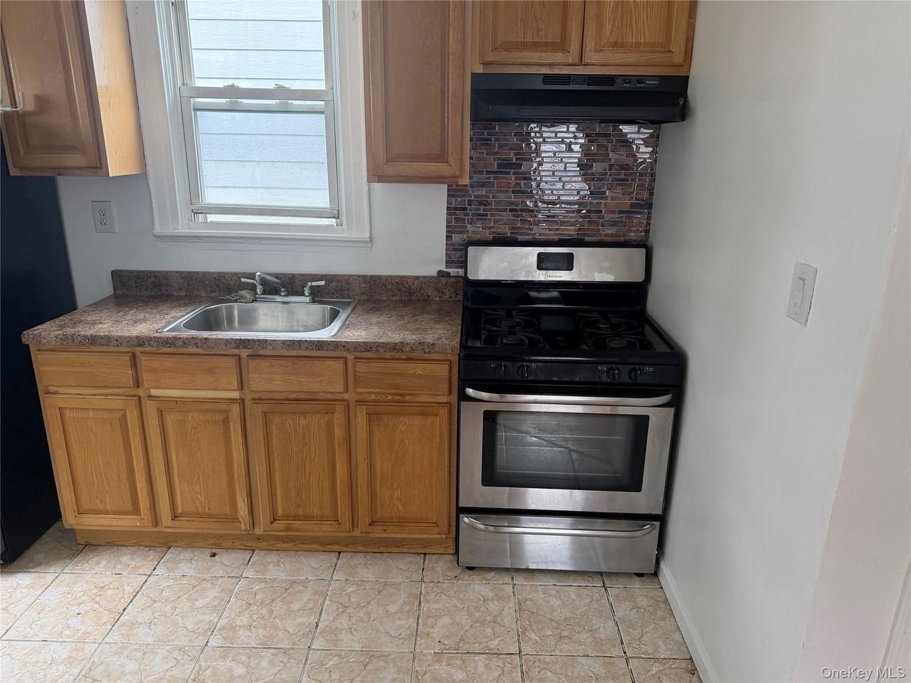 22823 Mentone Ave - Photo 4 of 8