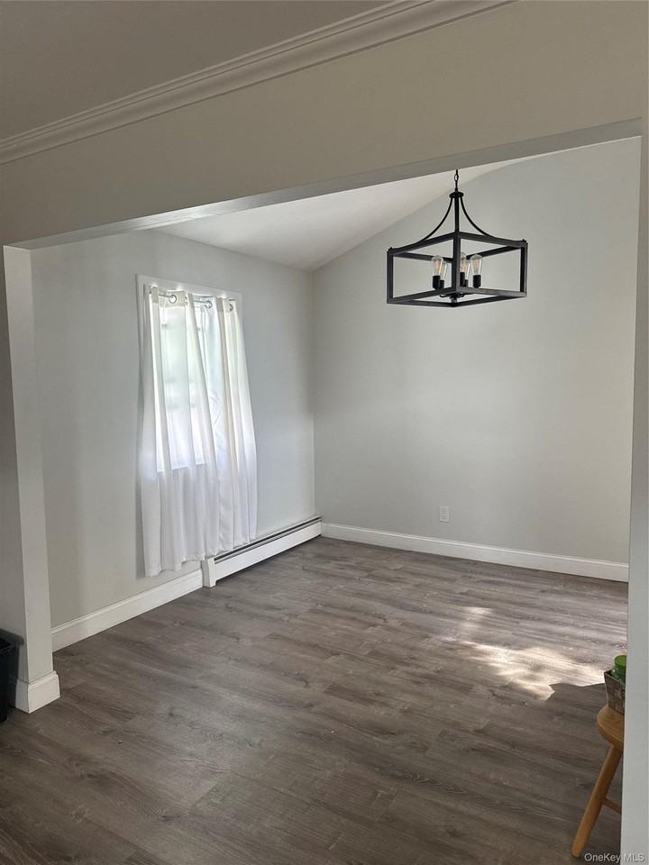 885 E Park Ave - Photo 5 of 15