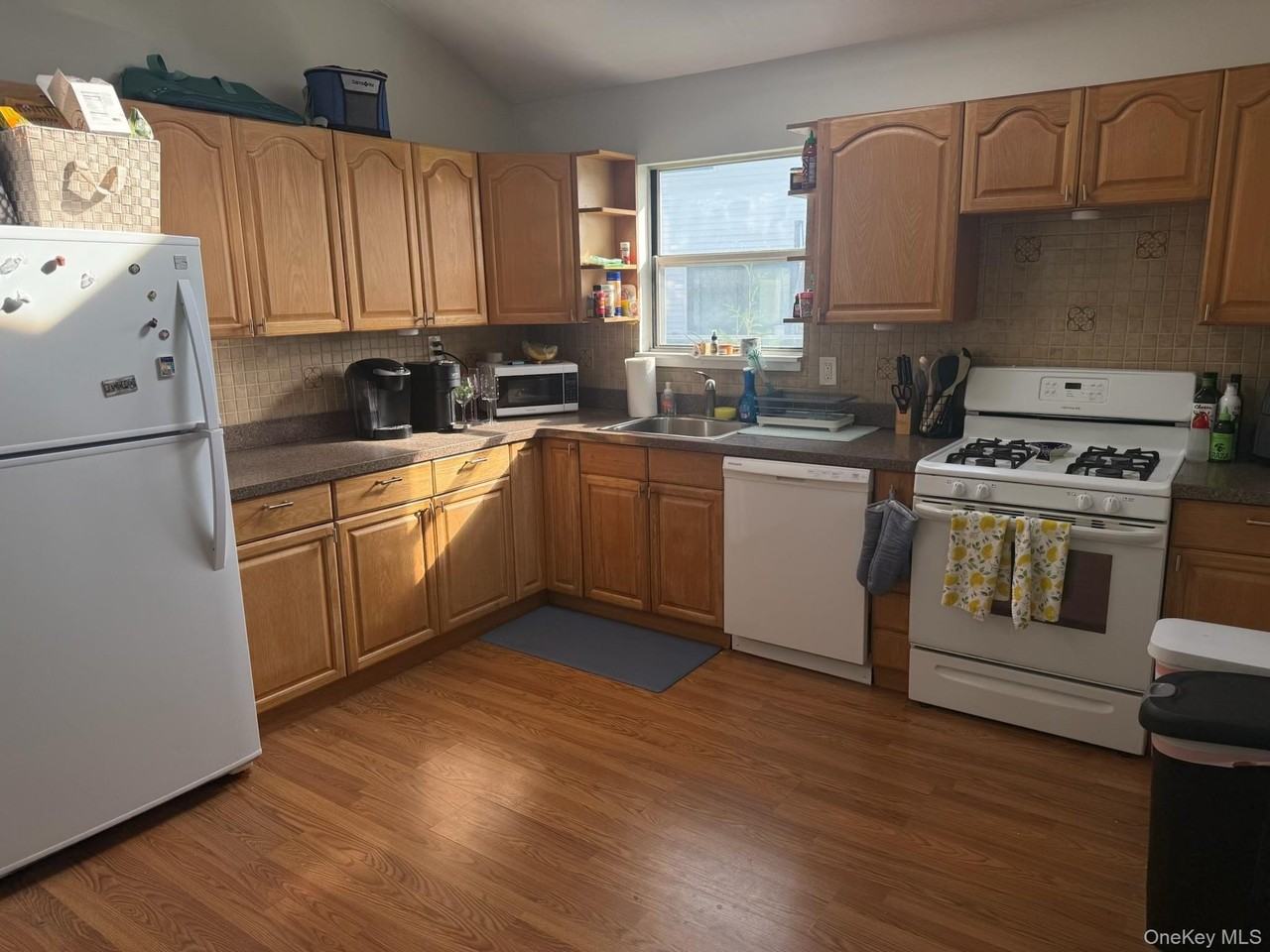 885 E Park Ave - Photo 6 of 15