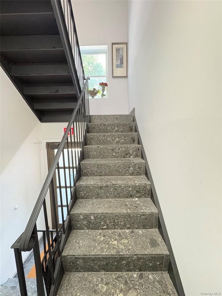 1009 Northern Blvd - Photo 2 of 14