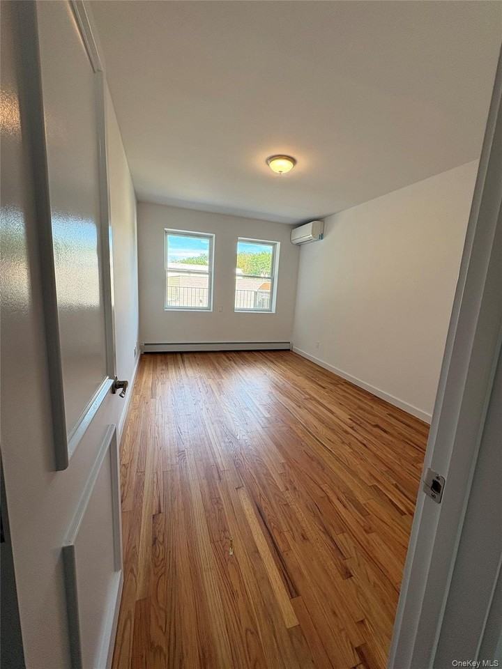 1009 Northern Blvd - Photo 4 of 14