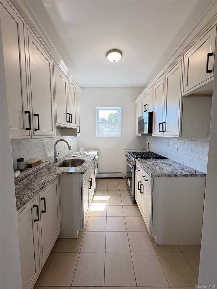 1009 Northern Blvd - Photo 6 of 14