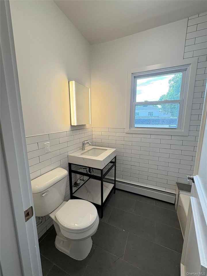 1009 Northern Blvd - Photo 7 of 14