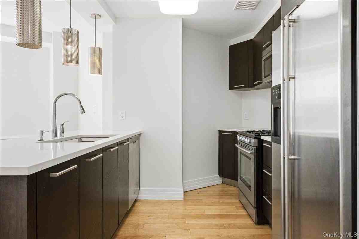 6405 Yellowstone Blvd - Photo 6 of 29
