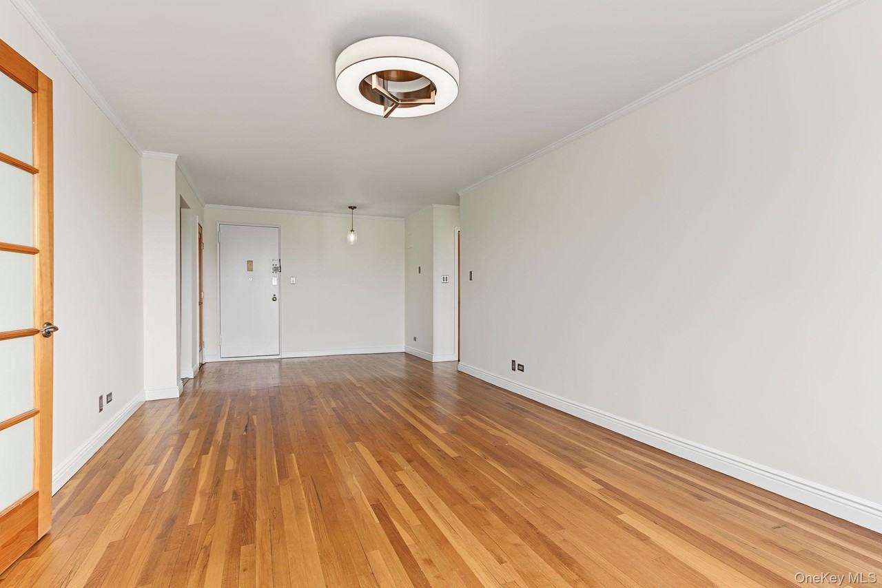 3235 Cambridge Ave #5F - Photo 6 of 31