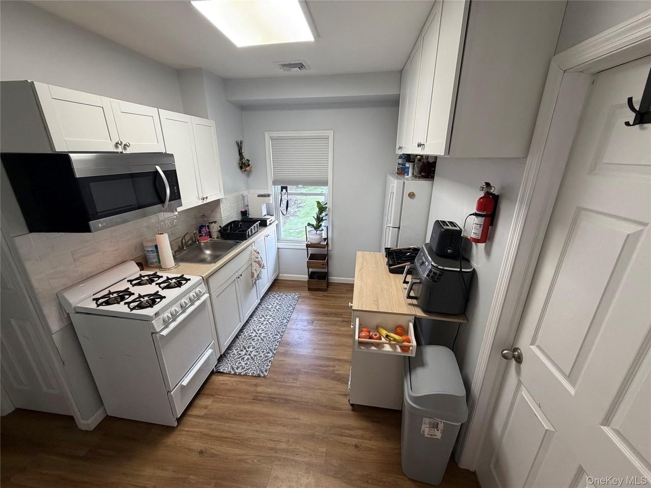 40 Tyler Ave #4 - Photo 2 of 11