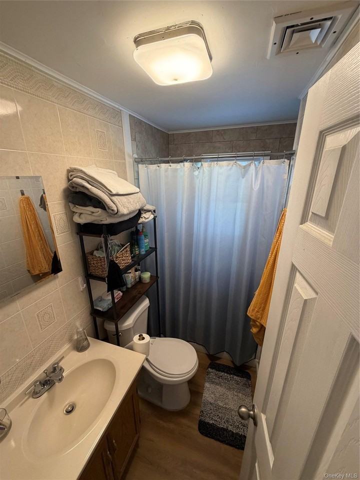 40 Tyler Ave #4 - Photo 6 of 11
