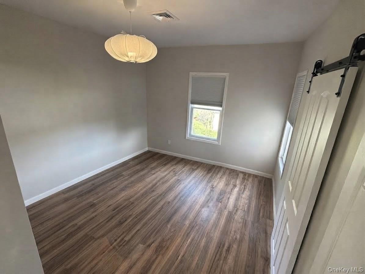 40 Tyler Ave #4 - Photo 7 of 11