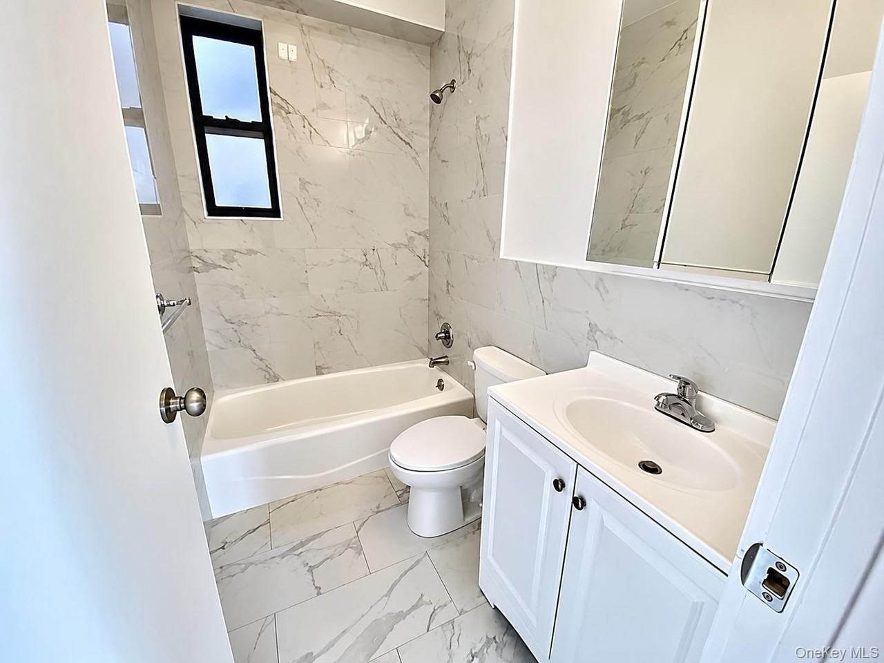 2856 47th St #3F - Photo 2 of 11