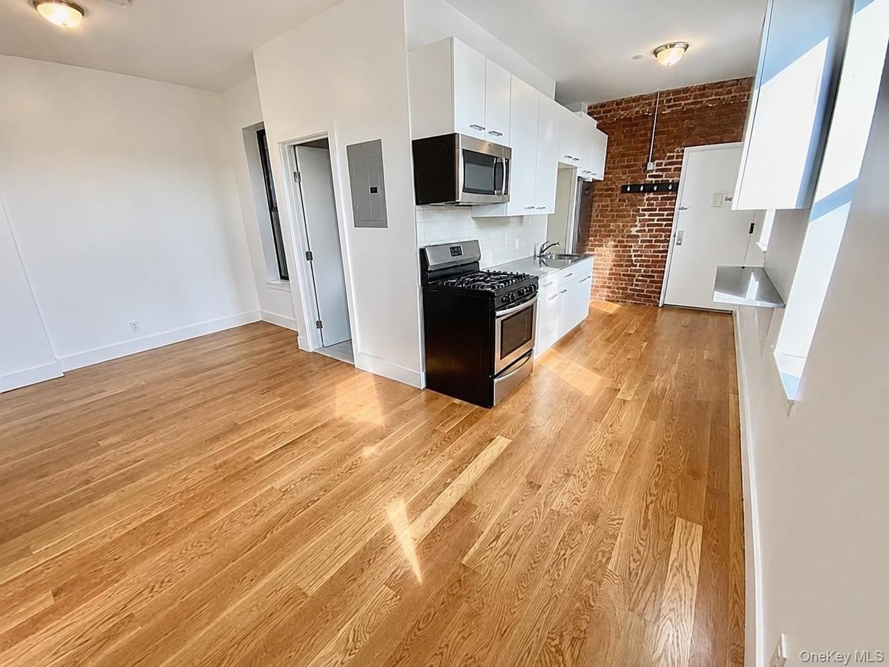 2856 47th St #3F - Photo 3 of 11
