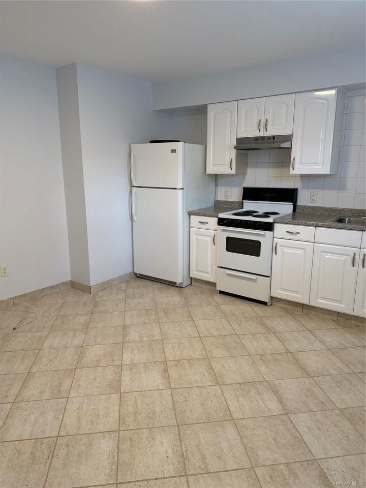 210 Orchard St - Photo 3 of 8