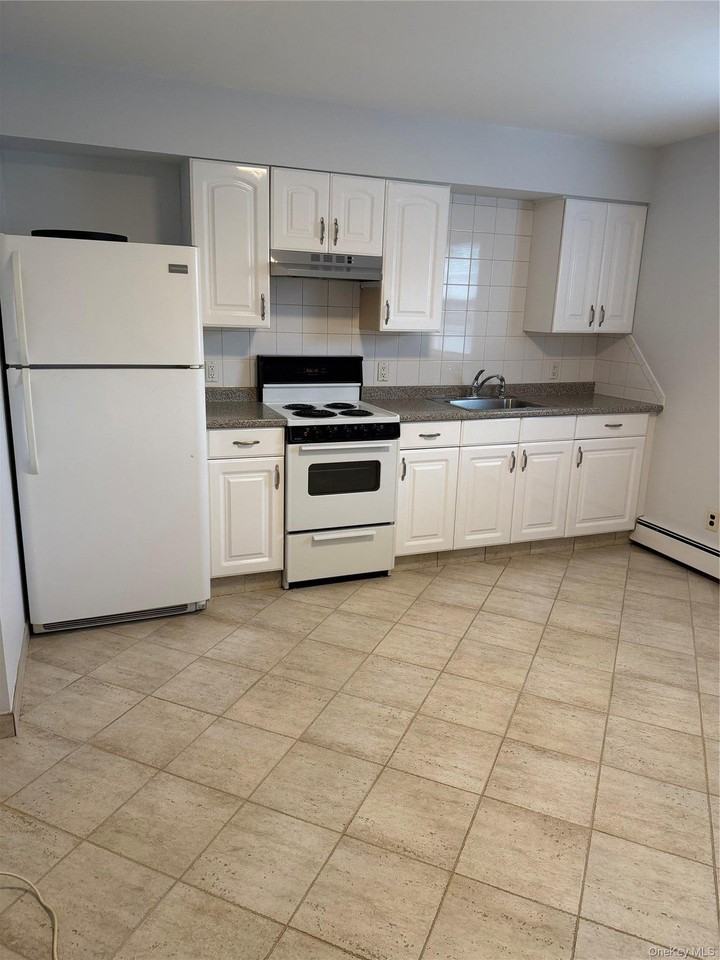 210 Orchard St - Photo 4 of 8