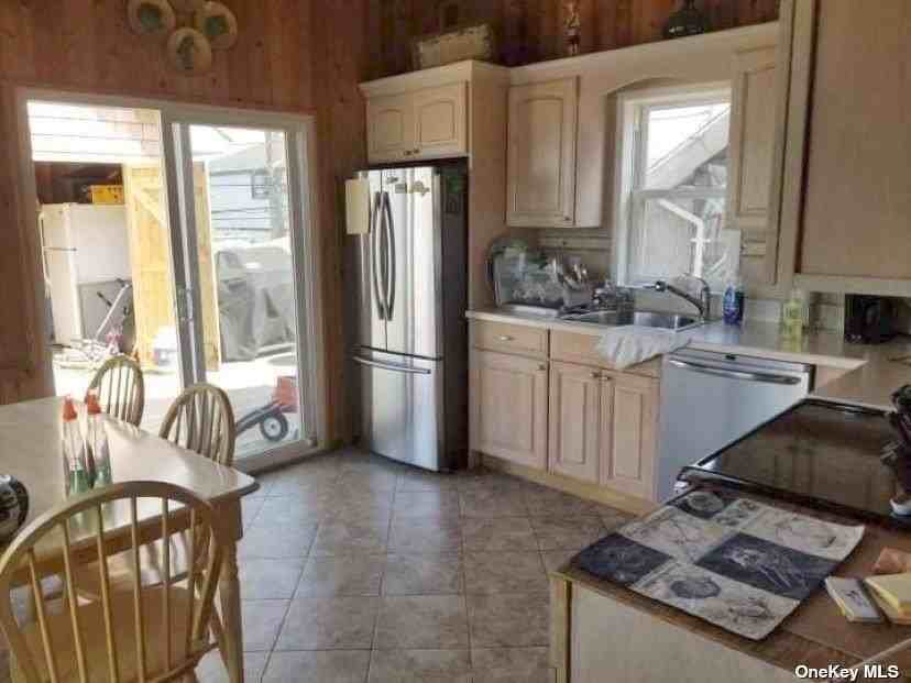 921 Evergreen Walk - Photo 2 of 14