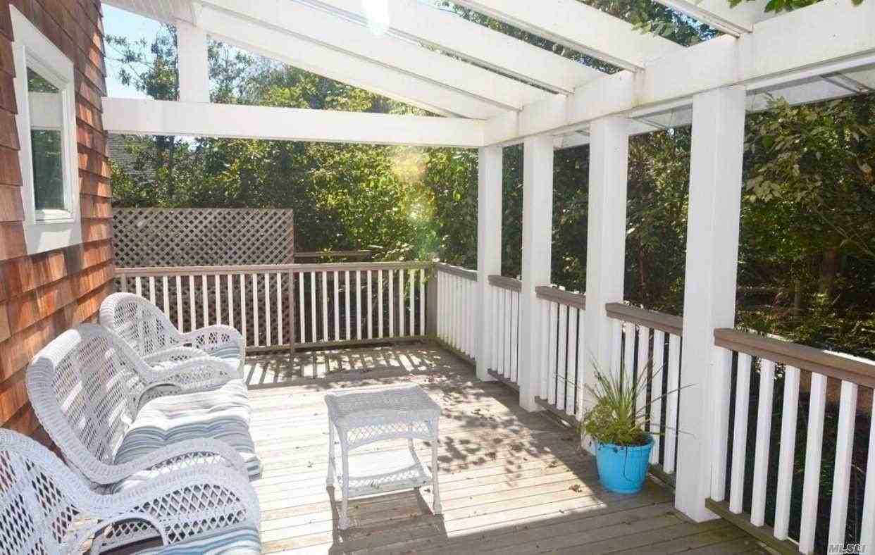 207 Wilmot Rd - Photo 2 of 24