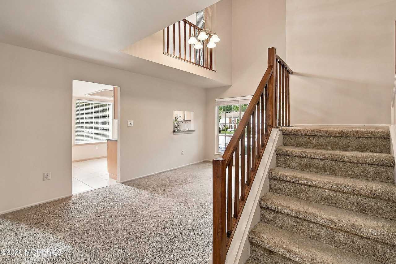 23 Cloister Ct - Photo 4 of 20