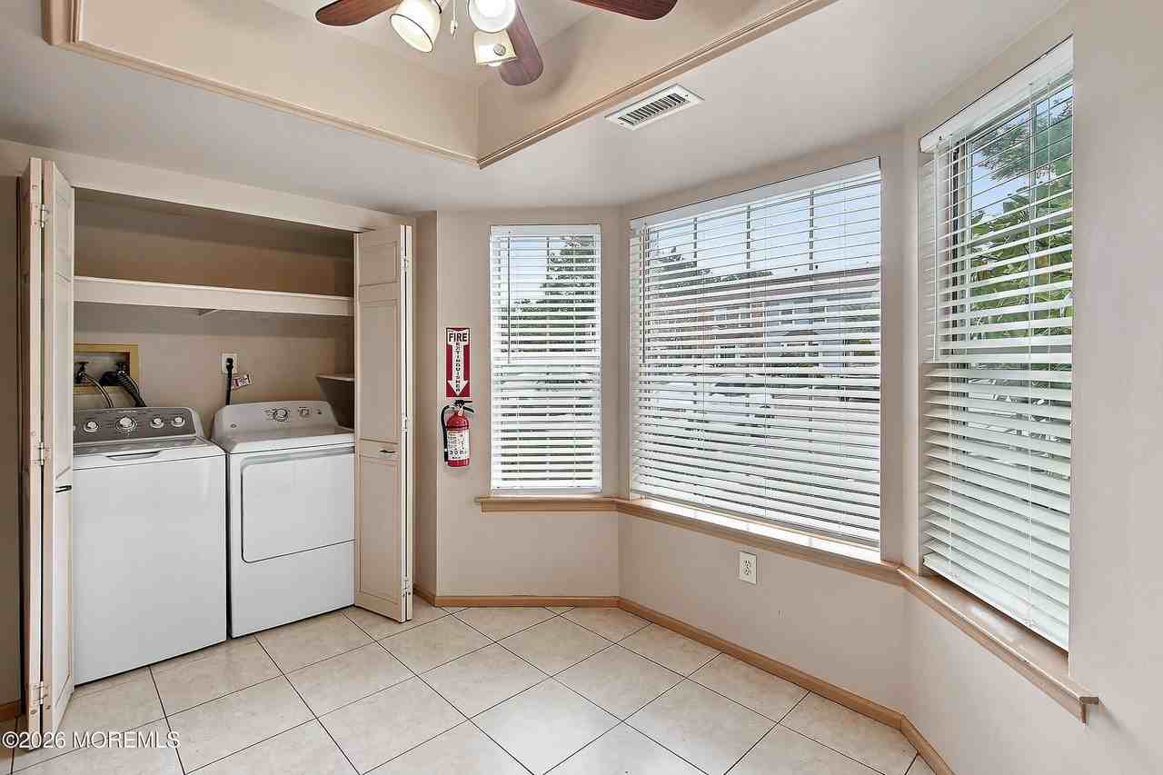 23 Cloister Ct - Photo 7 of 20