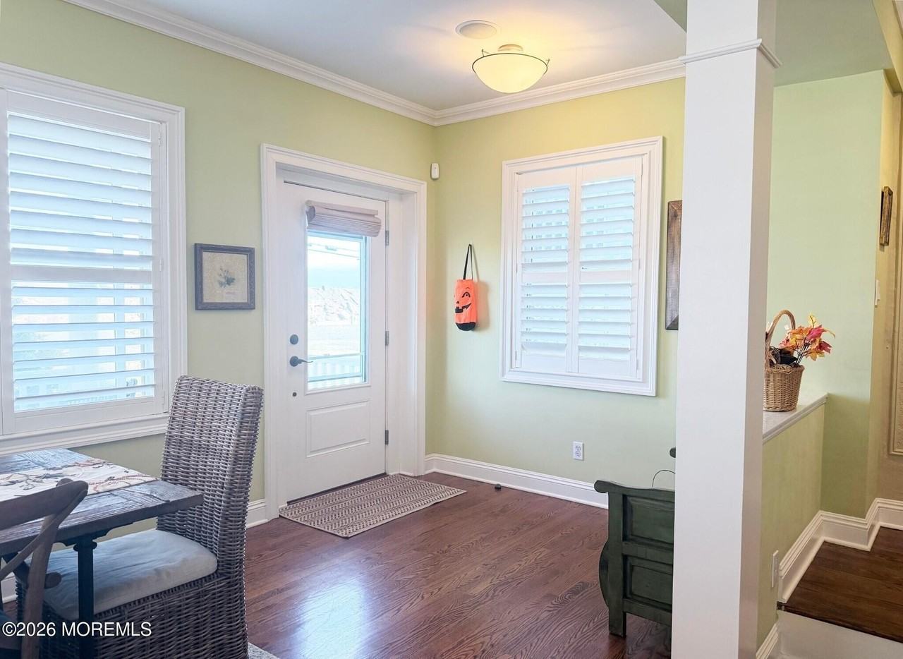 576 Ocean Ave - Photo 5 of 22