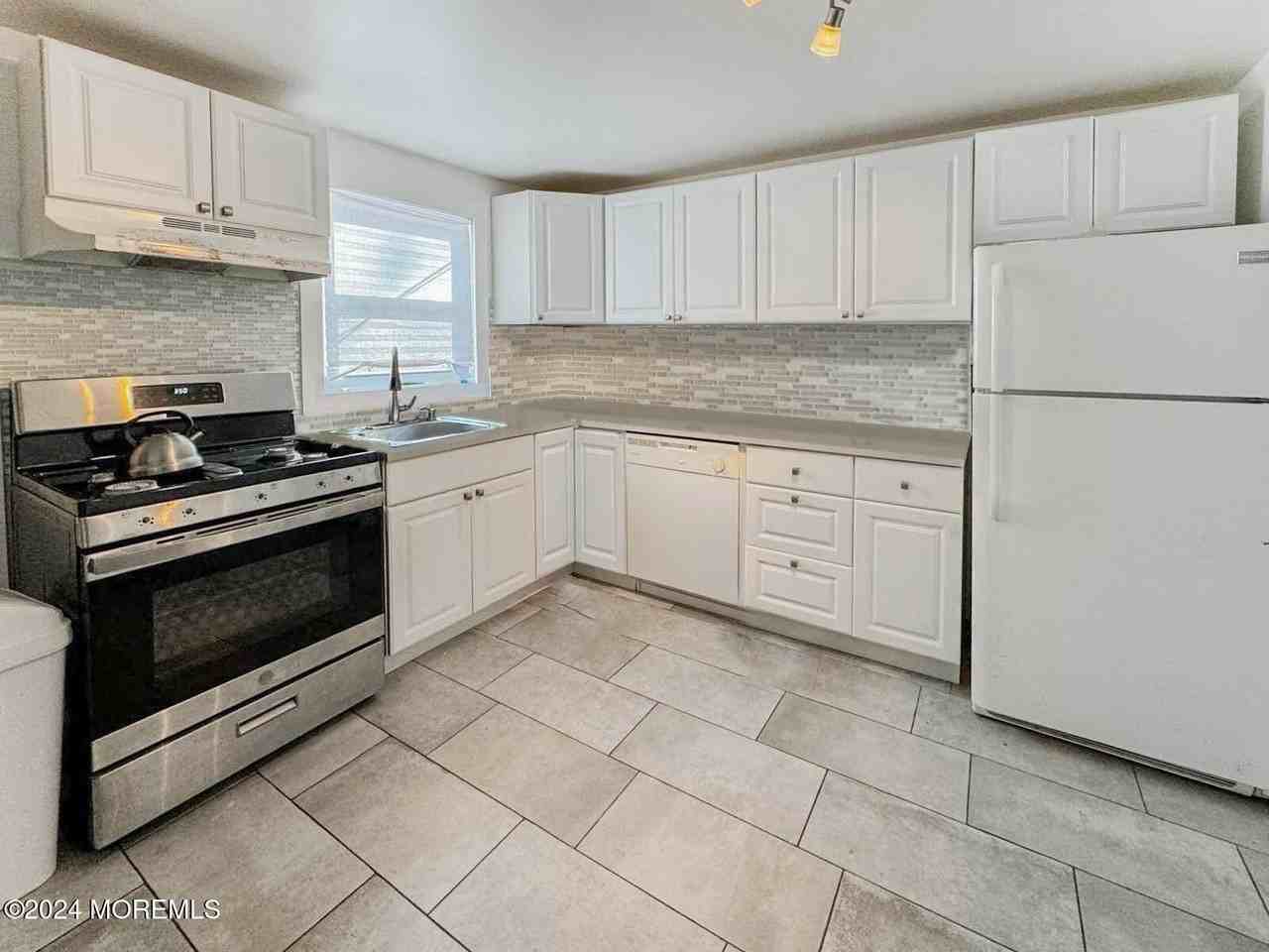 92 Poplar Ave - Photo 3 of 3