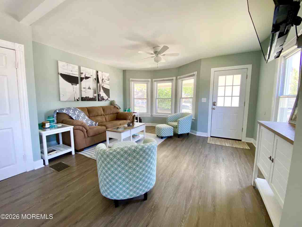 614 Ocean Park Ave - Photo 4 of 9
