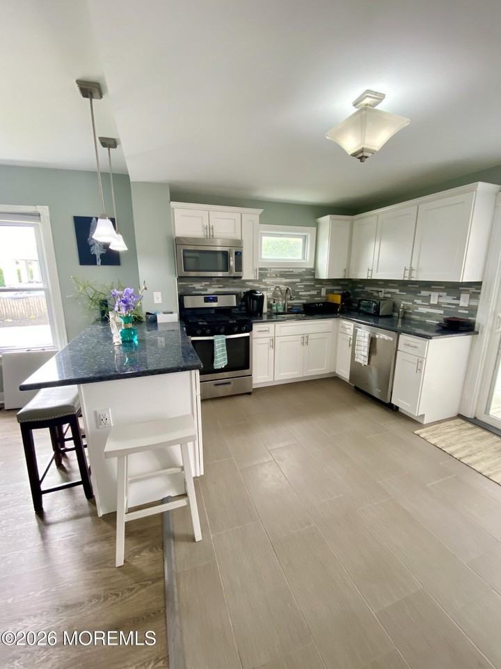 614 Ocean Park Ave - Photo 5 of 9
