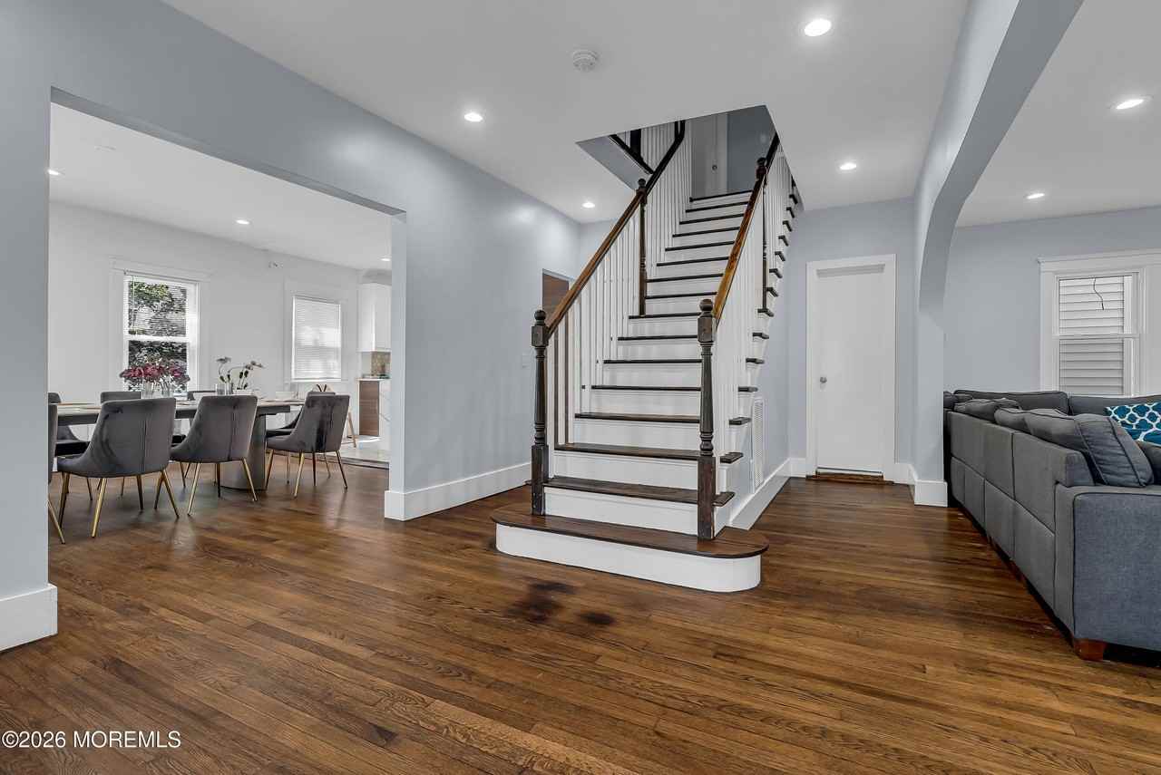 309 Cedar Ave - Photo 3 of 33