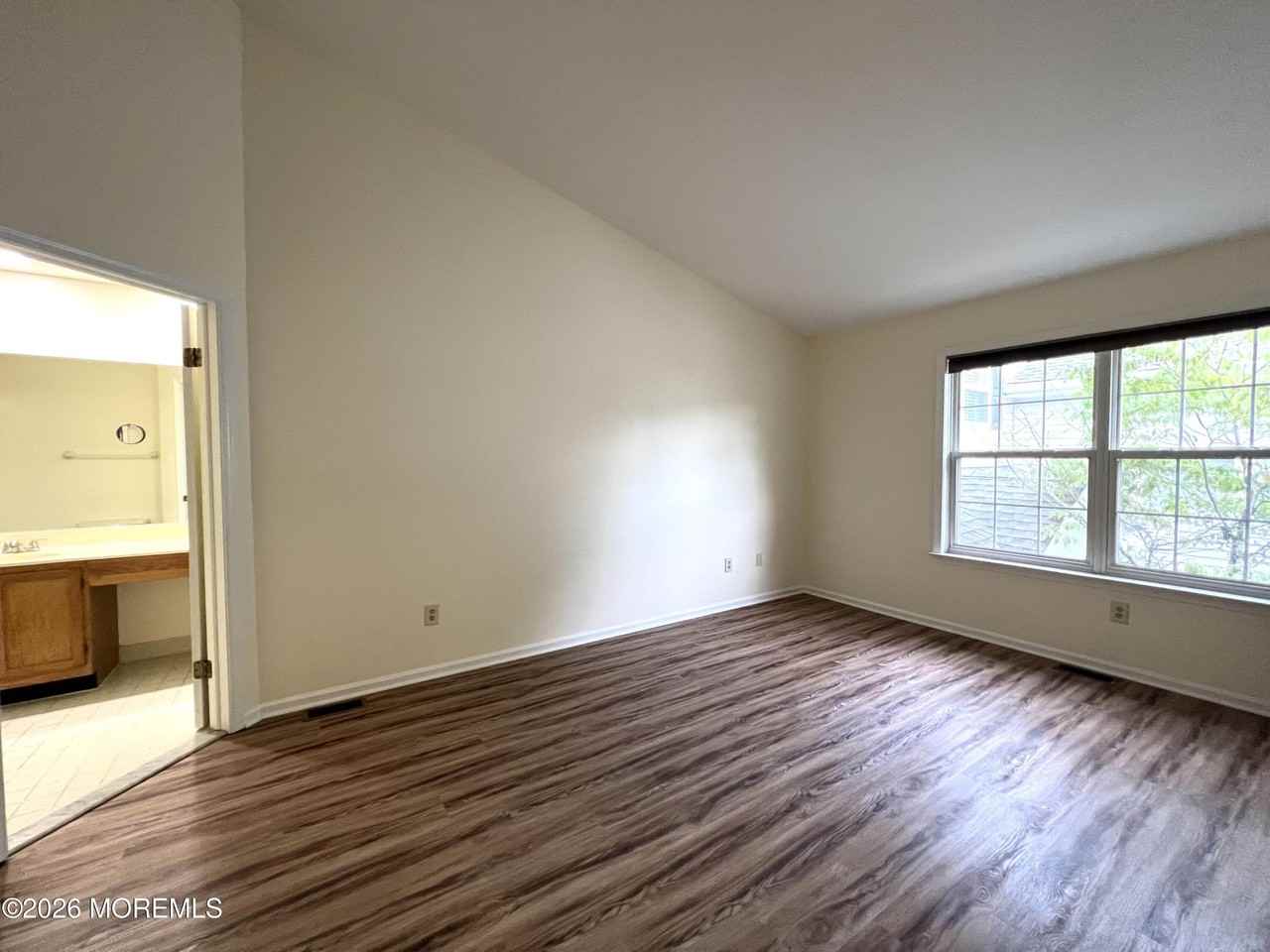 757 Banyan Ct - Photo 3 of 8
