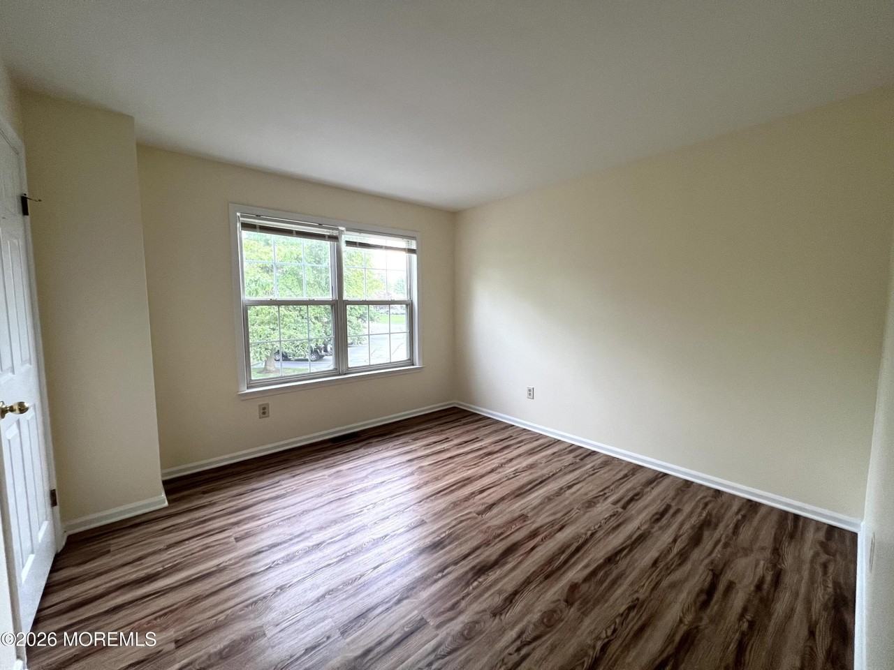 757 Banyan Ct - Photo 4 of 8