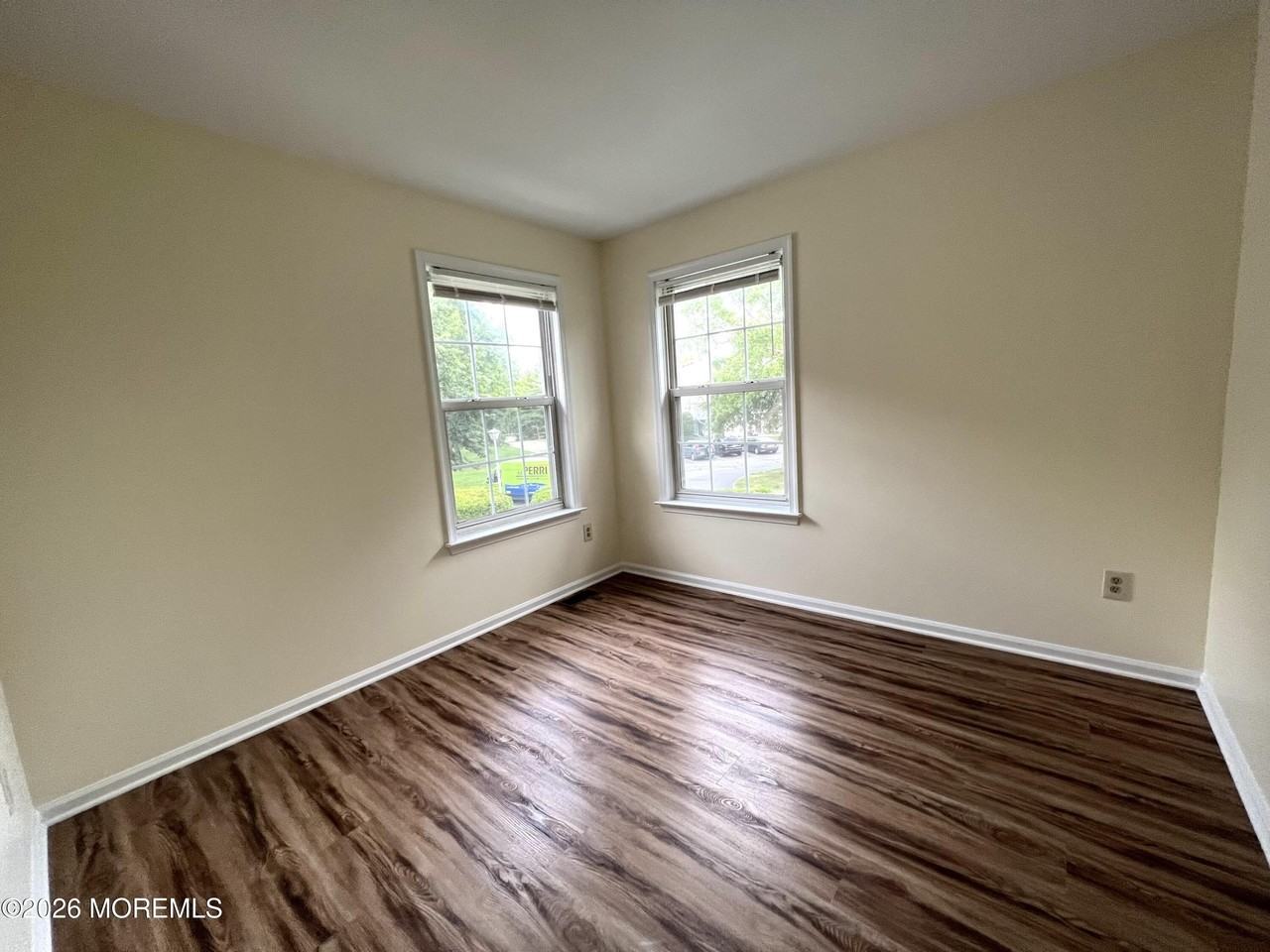 757 Banyan Ct - Photo 5 of 8