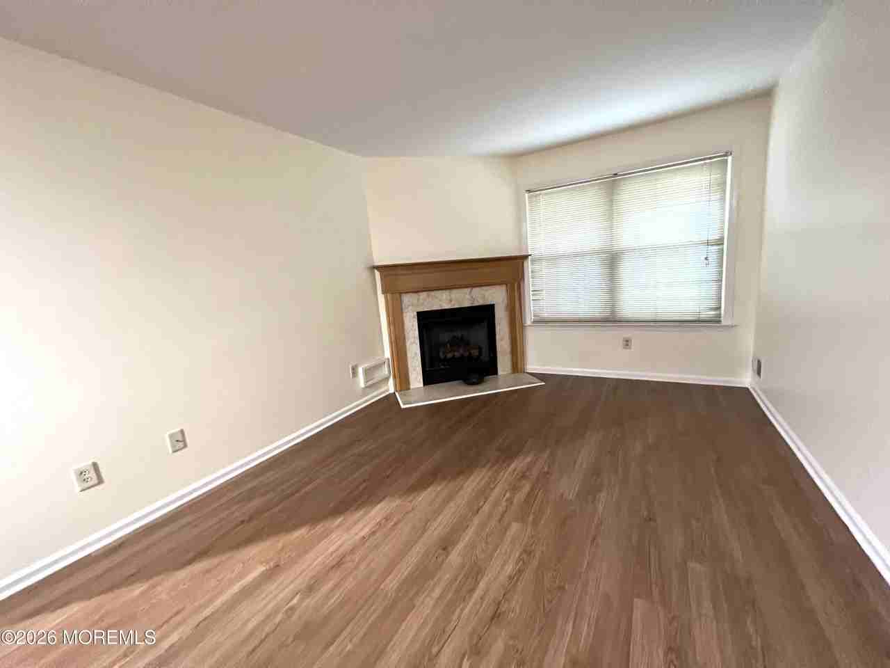 757 Banyan Ct - Photo 6 of 8