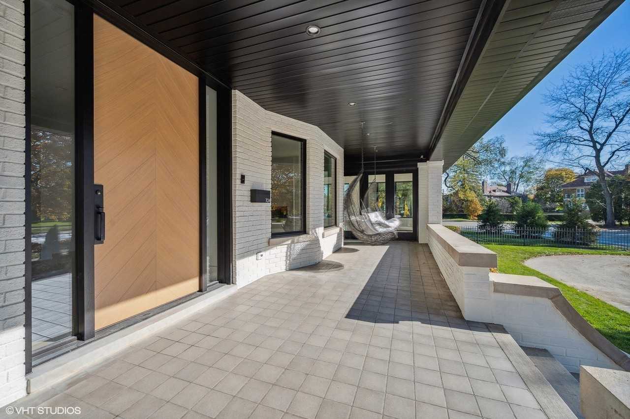 704 Sheridan Rd - Photo 4 of 38