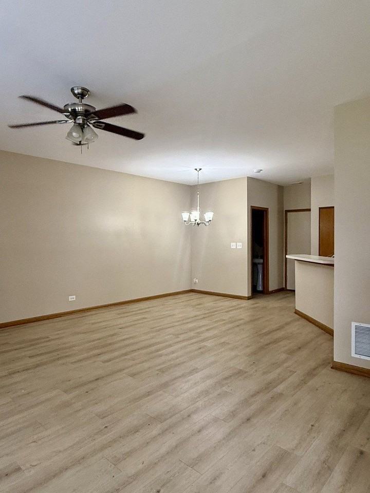 273 Springbrook Trl S #273 - Photo 4 of 21