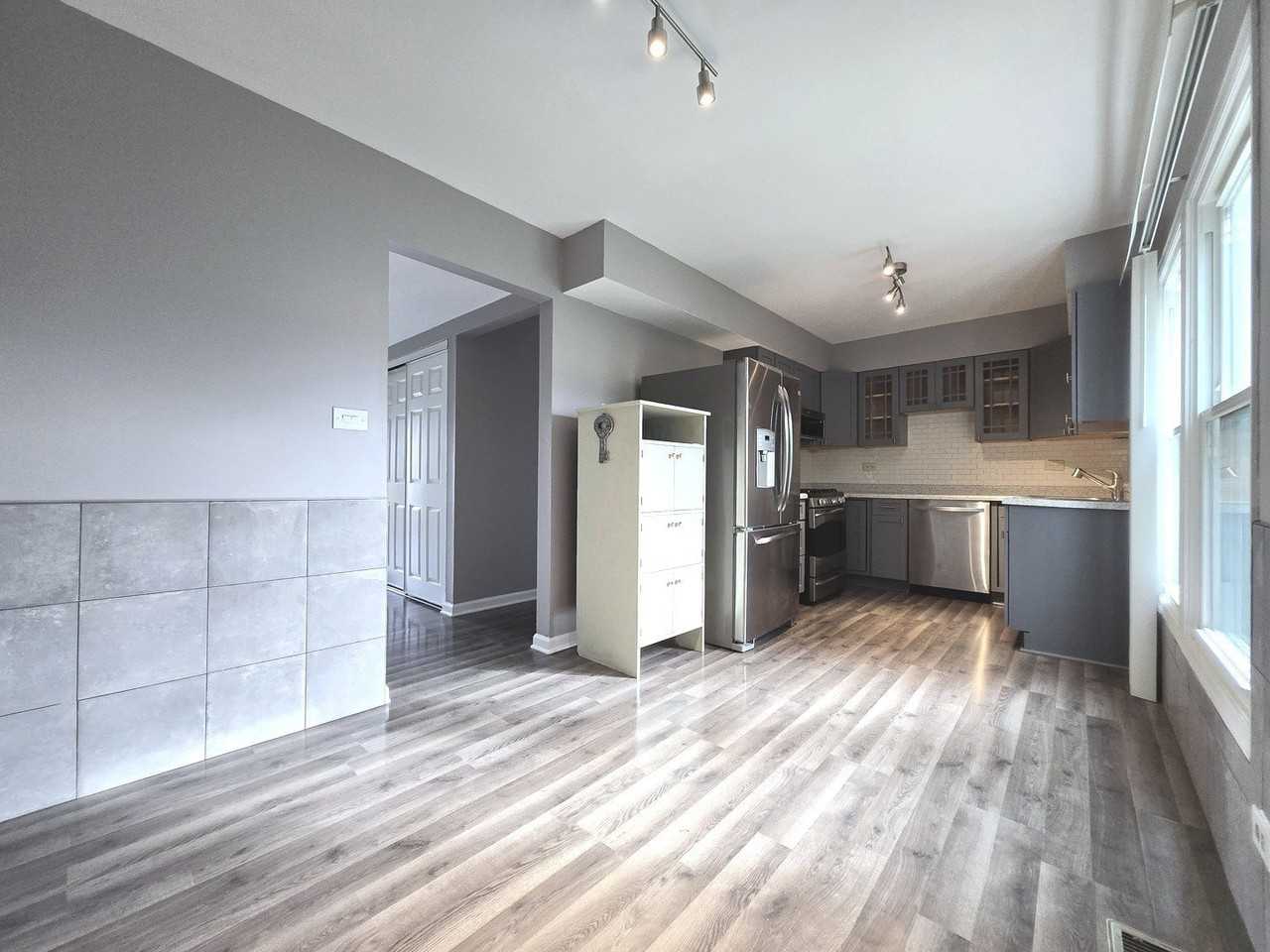 1912 Governors Ln #1912 - Photo 5 of 23