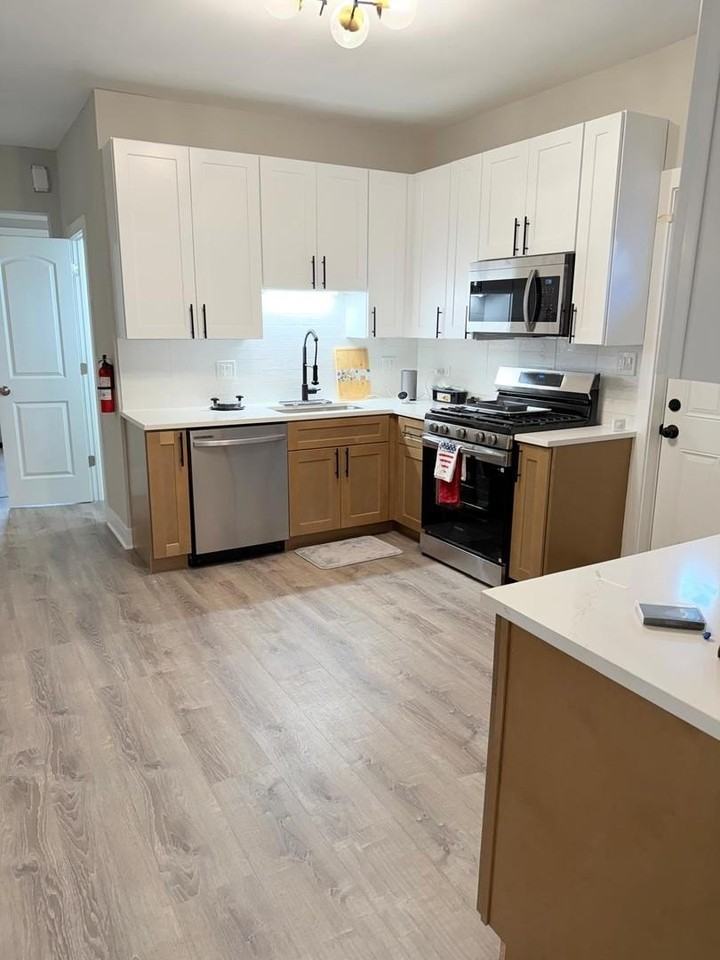 6835 S Oakley Ave - Photo 3 of 18