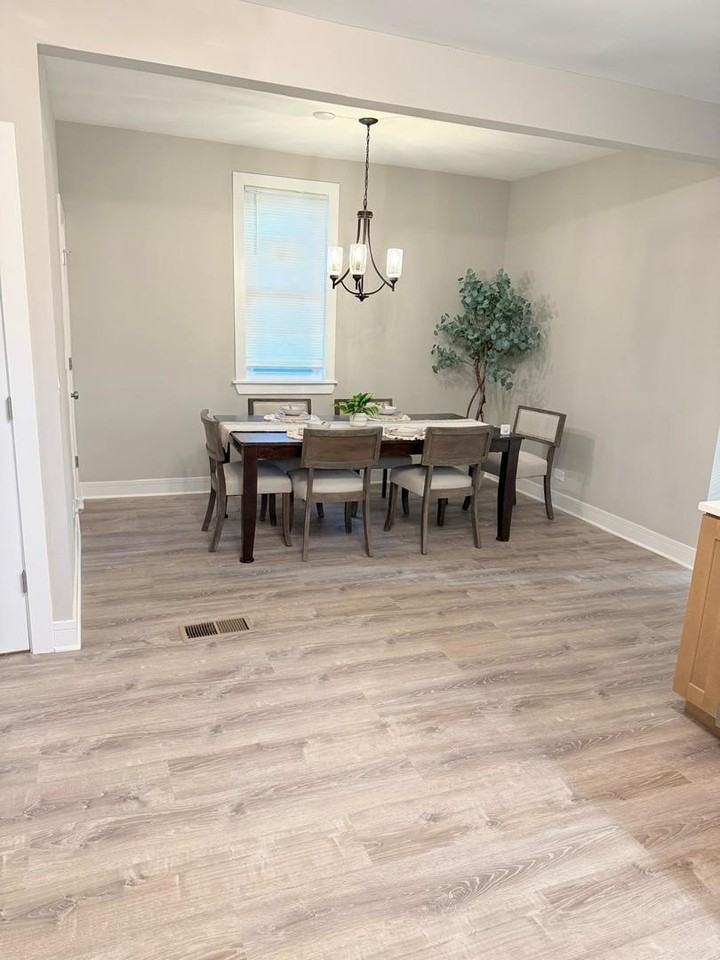 6835 S Oakley Ave - Photo 5 of 18