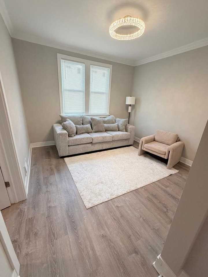 6835 S Oakley Ave - Photo 6 of 18