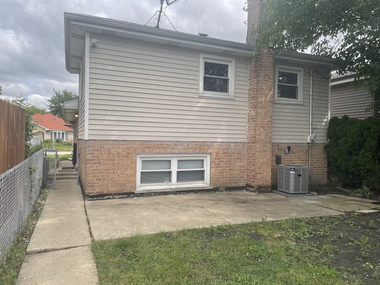 7950 Rutherford Ave - Photo 2 of 3